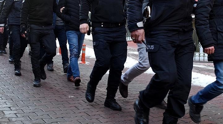 Bakan Yerlikaya paylaşımında, “Firari suçluların sokaklarımızda gezmesine asla izin vermeyeceğiz.