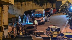 Büyükçekmece’de polis ekibi, ihbar üzerine gittikleri adreste saldırıya uğradı.Playvolume Olay,