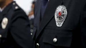 Polis adayları, Polis Meslek Eğitim Merkezi’ne (POMEM) başvurularıyla ilgili heyecanla