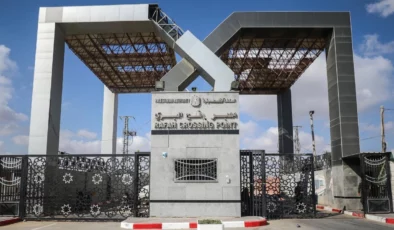 Refah Sınır Kapısı açıldı: İnsani yardım tırları geçecek