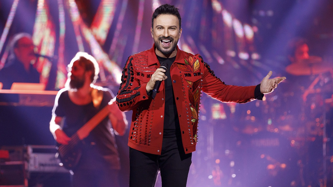 Marşın sözlerini ve müziğini kendisi yazan Tarkan, Cumhuriyet’in kuruluşunun 100.