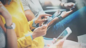 Üniversite öğrencilerine sunulacak olan cep telefonu, bilgisayar ve internet desteği