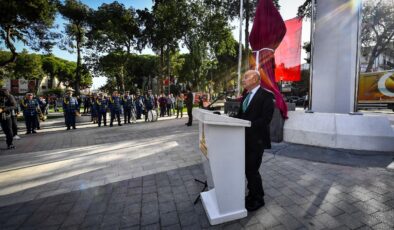 Tire Cumhuriyet Meydanı’nda Atatürk heykeli açıldı