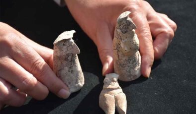 Ulucak Höyüğü’nde 7 bin 700 yıllık insan figürleri bulundu