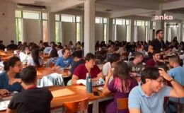 Egeli öğrencilerden yüzde 250’yi aşan yemek zammına çatal kaşıklı protesto