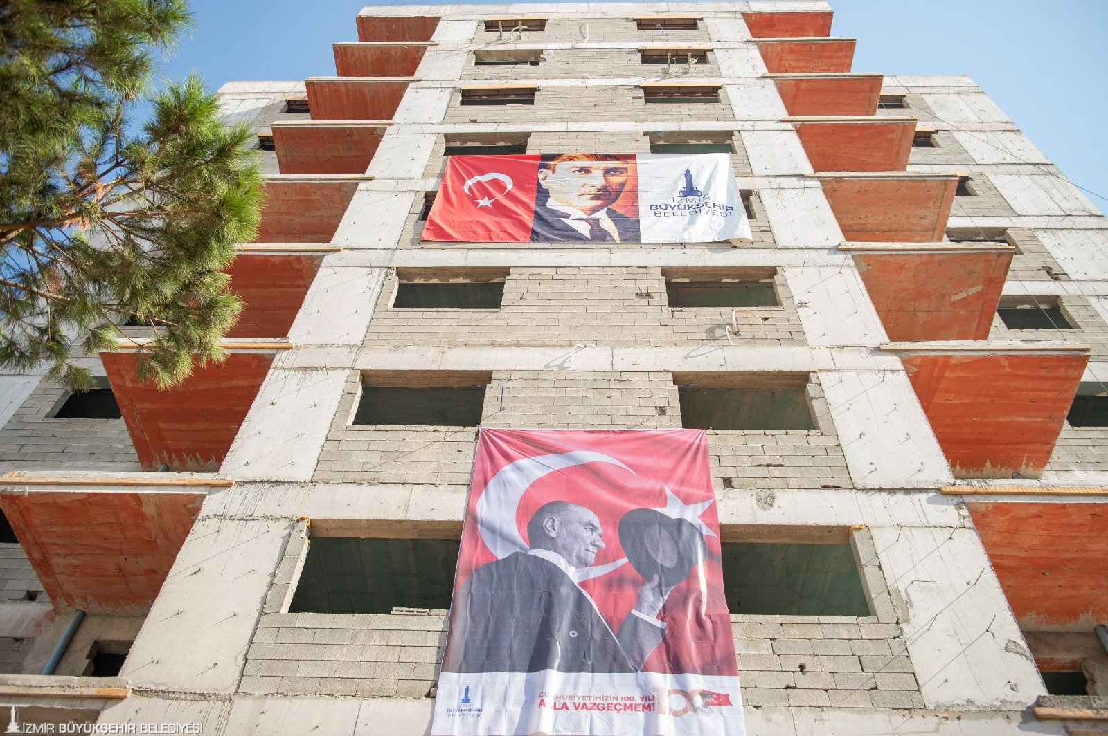 30 Ekim depreminin ardından özellikle orta hasarlı binaların yeniden yapılması