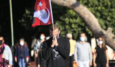 Saat 09.05’te Türkiye’de hayat durdu! Ulu Önder Atatürk’e saygı, sevgi ve minnetle…