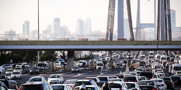 15 Temmuz Şehitler Köprüsü’nde zincirleme kaza: Trafik durma noktasına geldi