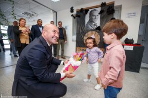 İzmir Büyükşehir Belediye Başkanı Tunç Soyer, çocukların sosyal gelişimlerine katkı