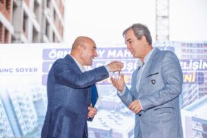 İzmir Büyükşehir Belediyesi’nin başlattığı kentsel dönüşüm projelerinden birinde daha tapu