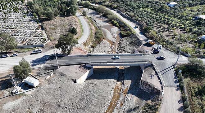 Nif Çayı Köprüsü yenilenerek trafiğe açıldı 