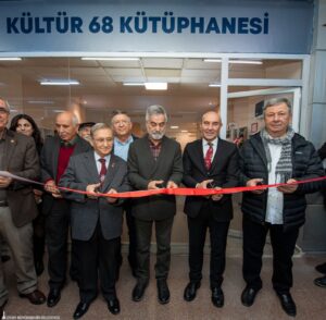 İzmir Büyükşehir Belediyesi öğrencilerin bilgiye erişimini kolaylaştırmak amacıyla kente yeni