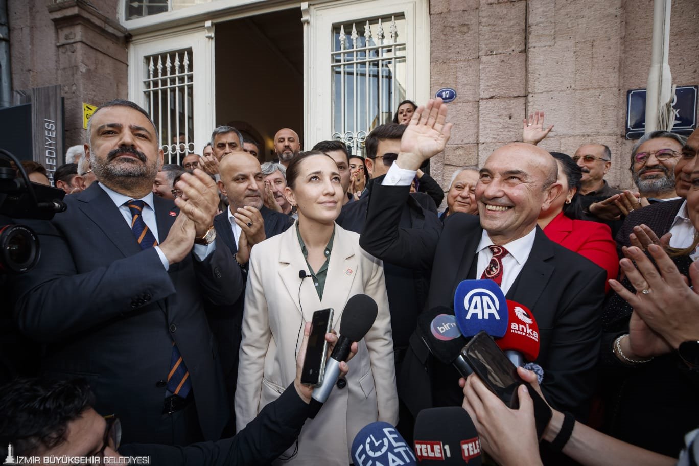 İzmir’in kurtuluşunun yıl dönümü kutlamalarında Atatürk’ün Nutuk kitabında yer alan