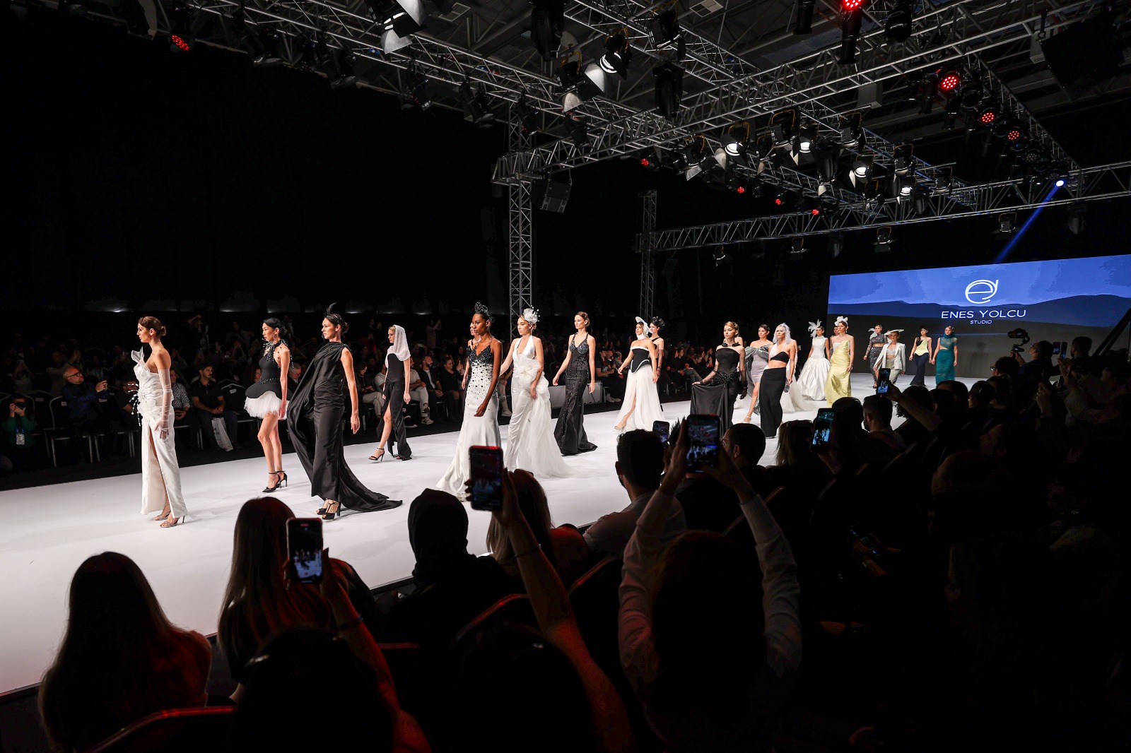 IF Wedding Fashion İzmir – Gelinlik, Damatlık ve Abiye Giyim