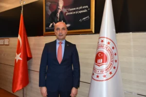 Çevre Şehircilik ve İklim Değişikliği Bakanı Mehmet Özhaseki, İzmir İl
