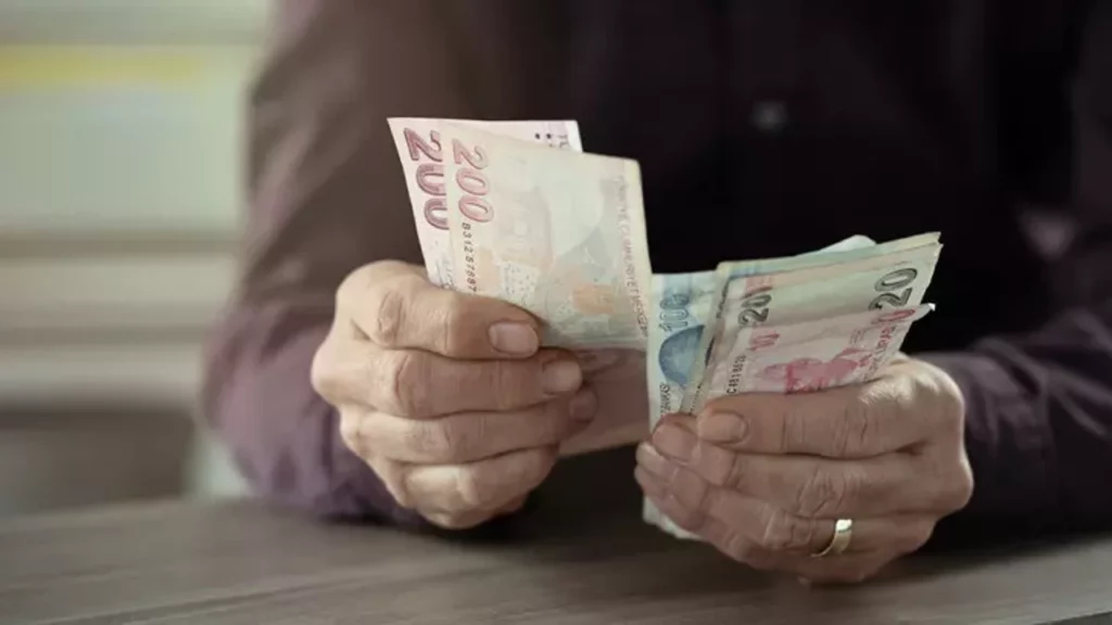 Gözler emekli maaş zammında... En düşük maaş ne kadar olacak? 7500 TL alanlar merakla bekliyor!