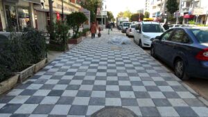 Bayraklı’nın ihtiyaç duyulan her mahallesinde yol ve kaldırım çalışmalarını aralıksız