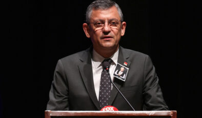 CHP Lideri Özgür Özel, Metin Uca’ya son görevini yaptı: Işıklar içinde uyusun