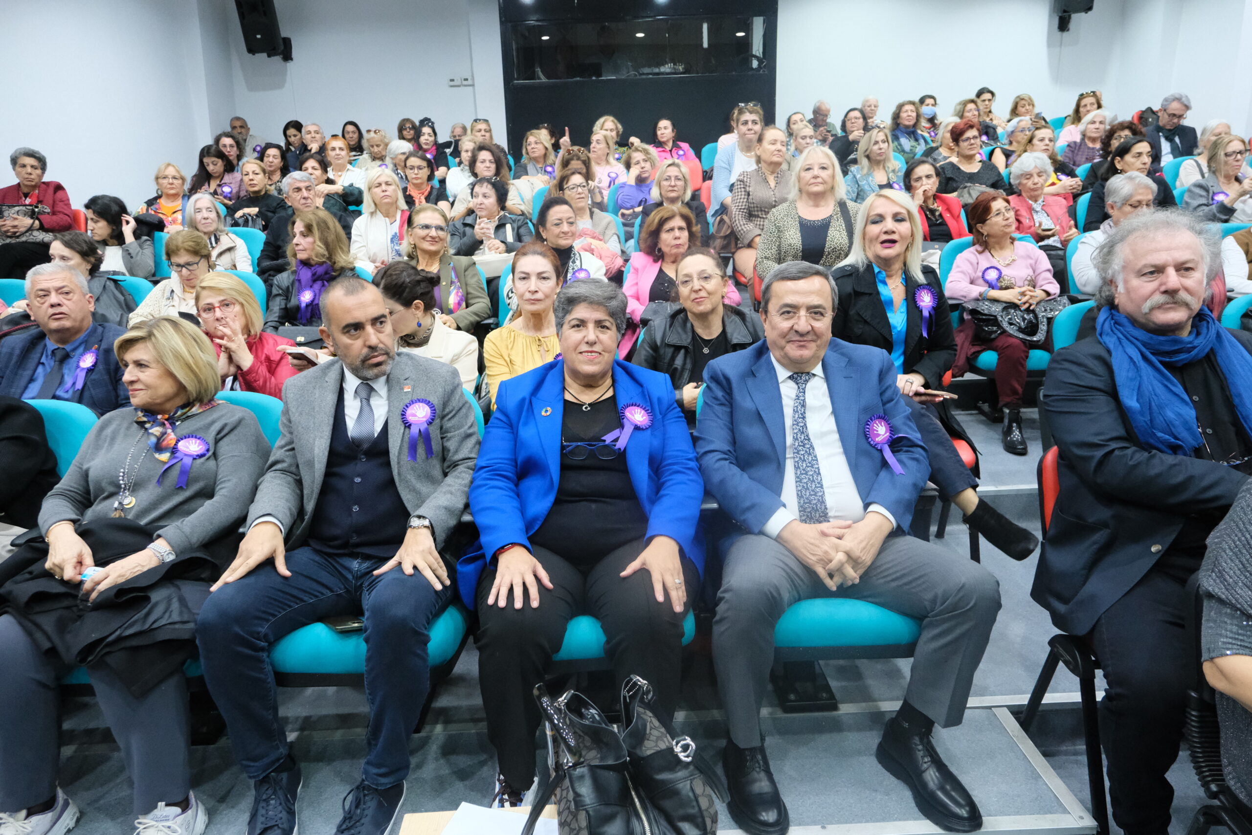Kadına Karşı Şiddete Karşı Uluslararası Mücadele Günü kapsamında düzenlenen söyleşinin