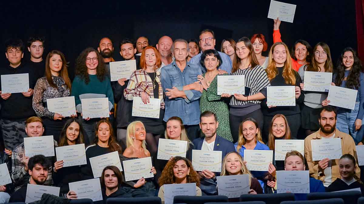 Folkart’ın kurumsal sosyal sorumluluk projesi Folkart Academy’de Tiyatro Workshop’una katılıp