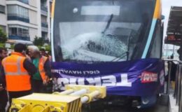 İzmir tramvay hattında kaza: Rayların kayganlaştı ve…