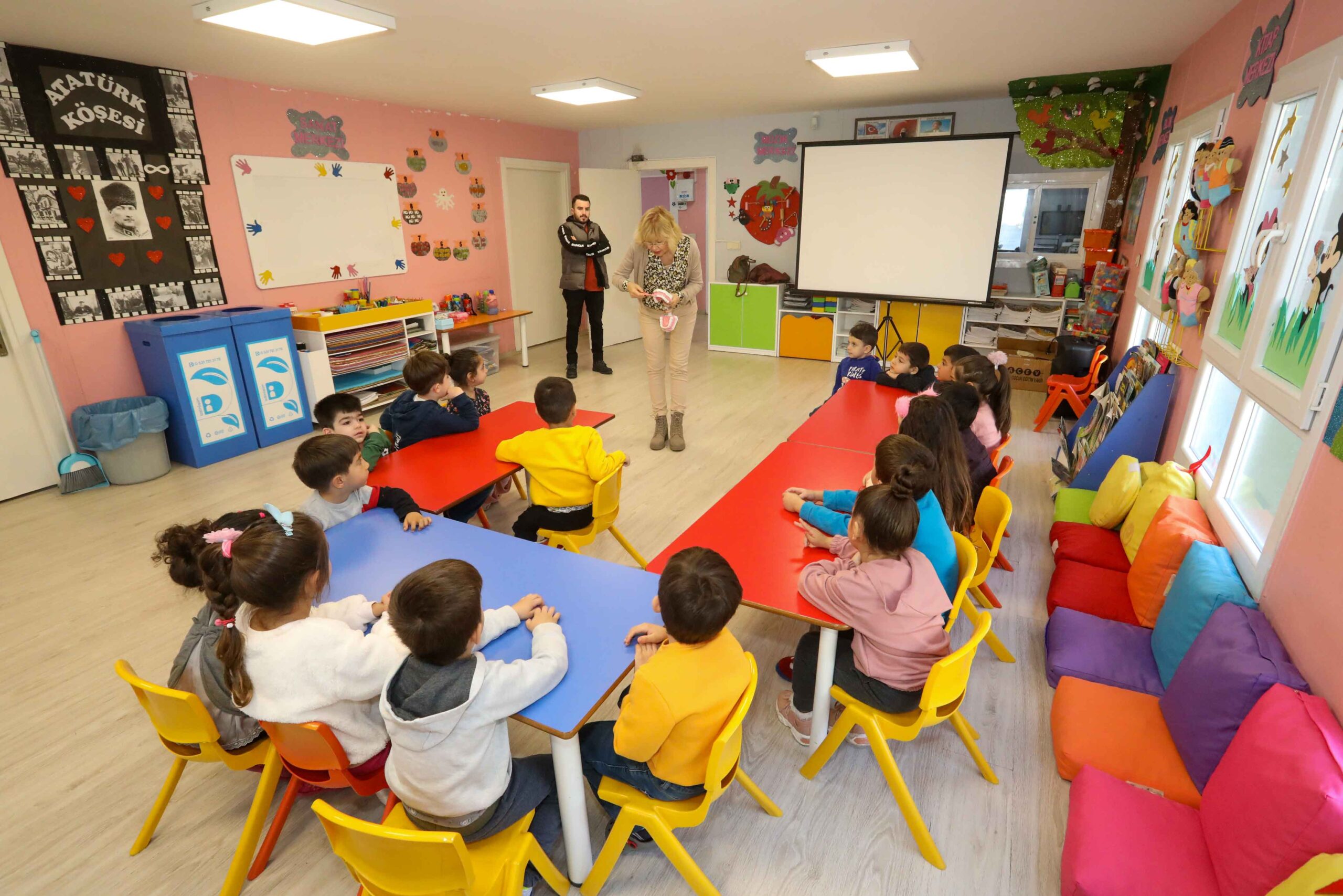 Bucalı minikler diş sağlığında bilinçleniyor Gelecek nesillerin sağlıklı gelişimi için çalışmalar yapan Buca Belediyesi, minik