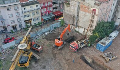 Konak Belediyesi’nin yeni hizmet binası inşaatında temeller atıldı