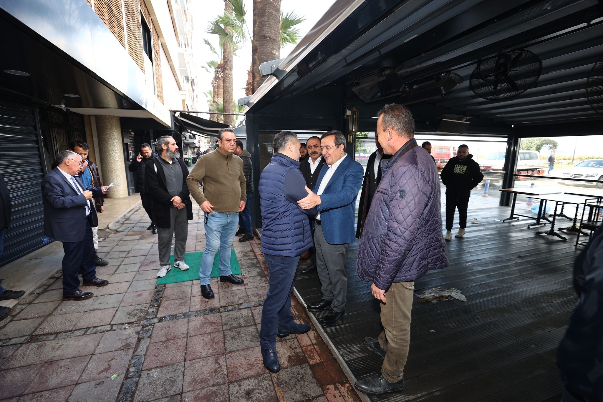 Hafta sonu şiddetli yağışın etkisiyle işyerlerini su basarak büyük zarara