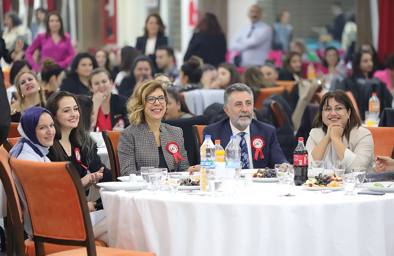 Bayraklı Belediye Başkanı Serdar Sandal, 24 Kasım Öğretmenler Günü dolayısıyla