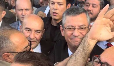 İzmir’de CHP Genel Başkanı Özgür Özel’e özel karşılama: Havalimanında İzdiham…
