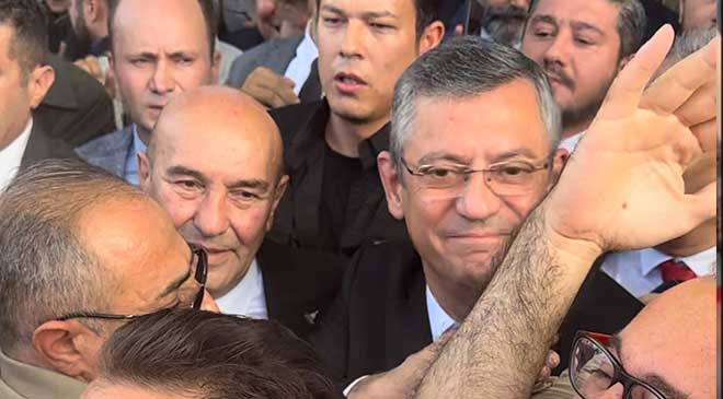 İzmir’de CHP Genel Başkanı Özgür Özel’e özel karşılama: Havalimanında İzdiham…