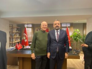 İzmir Büyükşehir Belediyesi eski Başkanı Yüksek Çakmur, önseçim olması durumunda
