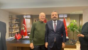 DEMOKRATGÜNDEM- İzmir eski Büyükşehir Belediye Başkanı Yüksel Çakmur, CHP İzmir