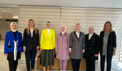 AK Parti İzmir’de ‘Temayül’ heyecanı: Kadın Kolları Başkanlığı’na rekor başvuru