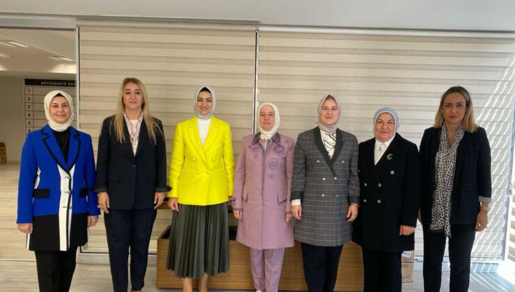 AK Parti İzmir’de ‘Temayül’ heyecanı: Kadın Kolları Başkanlığı’na rekor başvuru