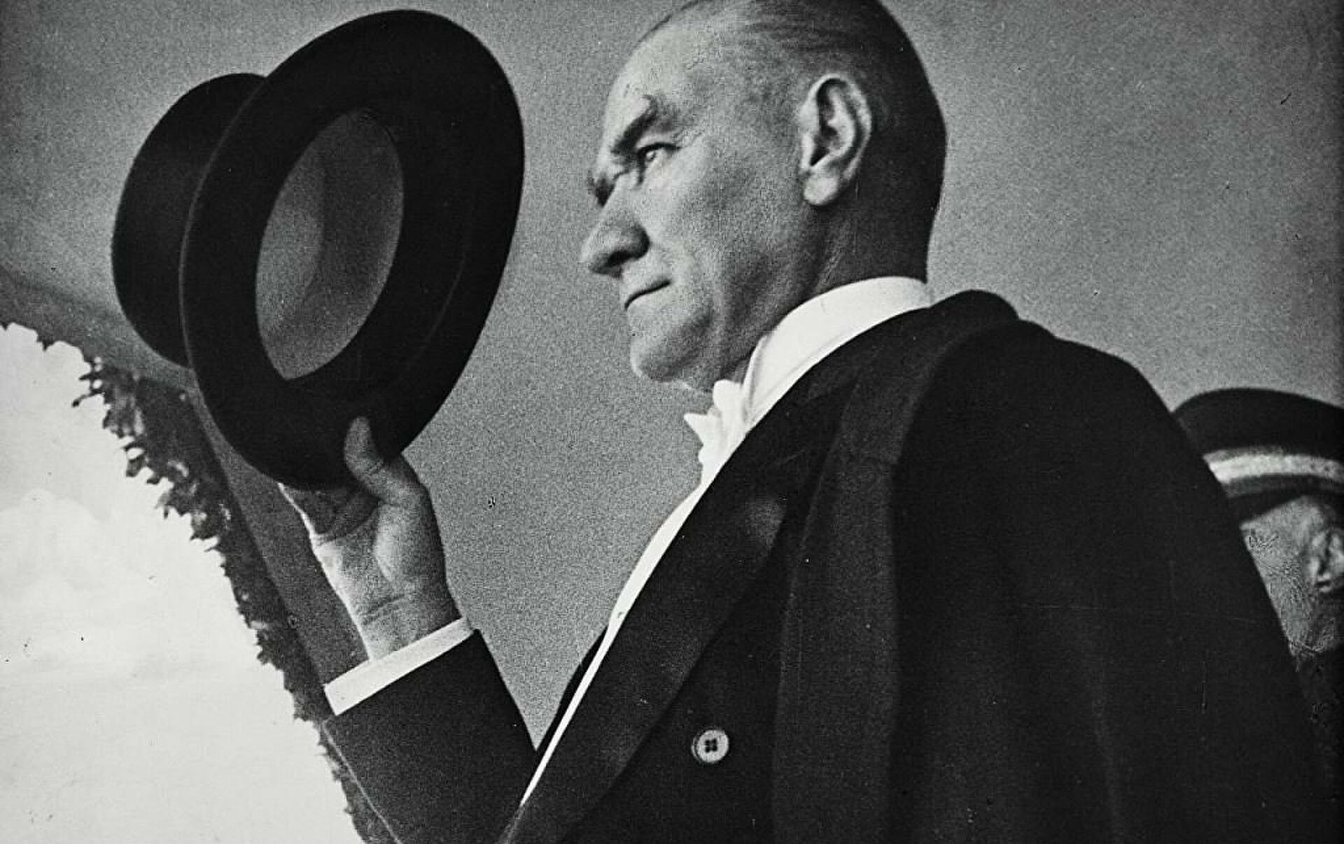 İzmir Büyükşehir Belediyesi, ulu önder Mustafa Kemal Atatürk’ün aramızdan ayrılışının