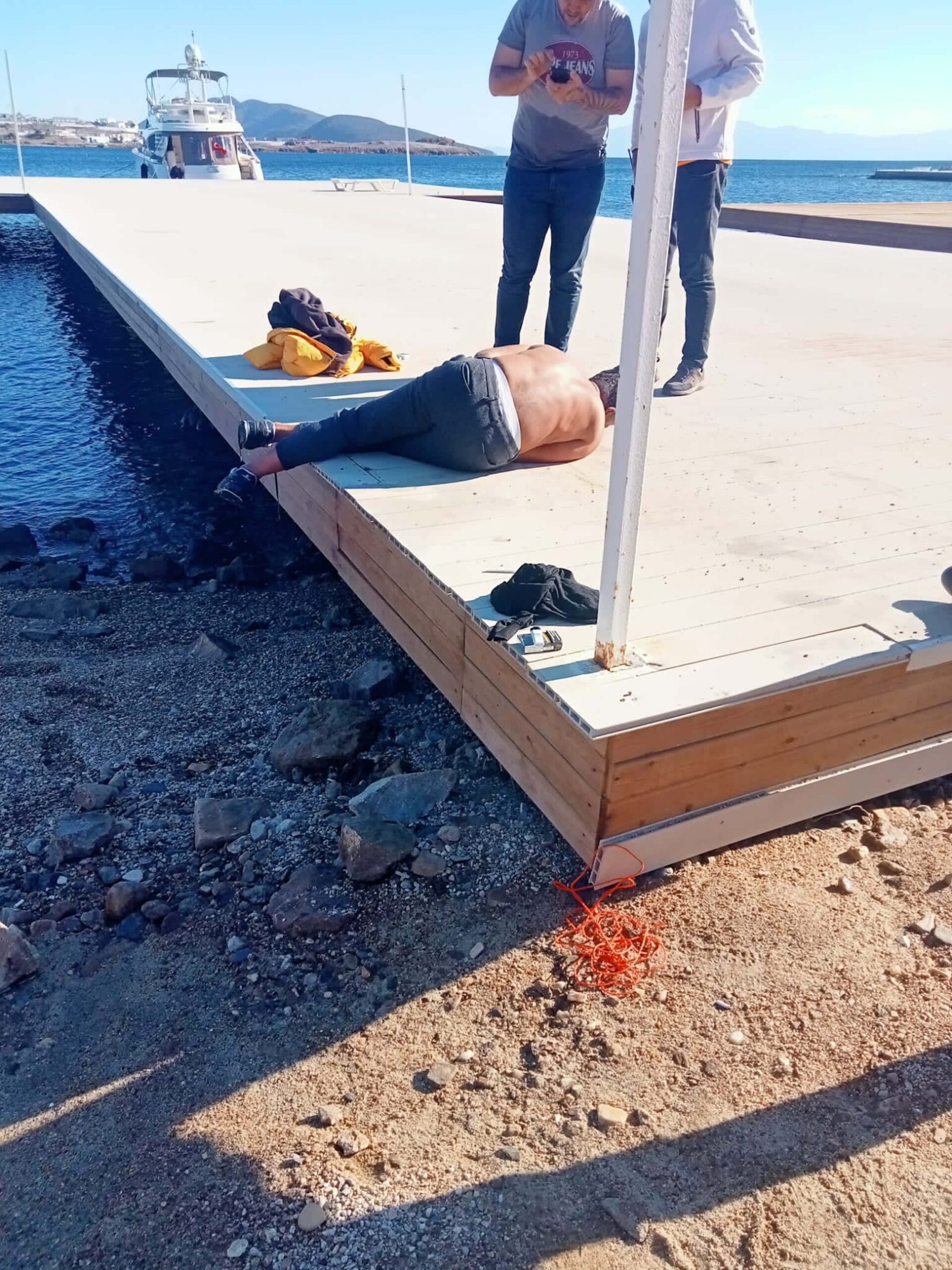 MUĞLA’nın Bodrum ilçesinde, ailevi sorunları nedeniyle ayağına kum torbası bağlayıp