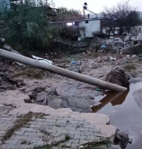 AYDIN’ın Söke ilçesinde akşam saatlerinden sonra etkili olan sağanak nedeniyle