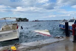 Balıkesir’in Bandırma ilçesinde bir süre etkili olan lodos nedeniyle limana