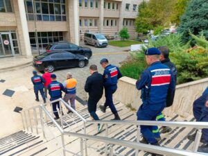 Muğla’da çalıştığı fabrikada makine ile kesim yaptığı sırada başına mermer