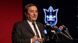 Kasım ayının ilk toplantısını gerçekleştiren Konak Belediye Meclisi’nde grup başkan