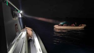 Muğla’nın Bodrum ilçesinde, Yunanistan unsurlarınca Türk kara sularına geri itilen