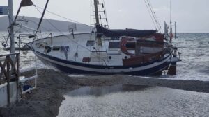 Muğla’nın Bodrum ilçesinde, Sahil Güvenlik’in peşlerine düştüğünü fark eden kaçak