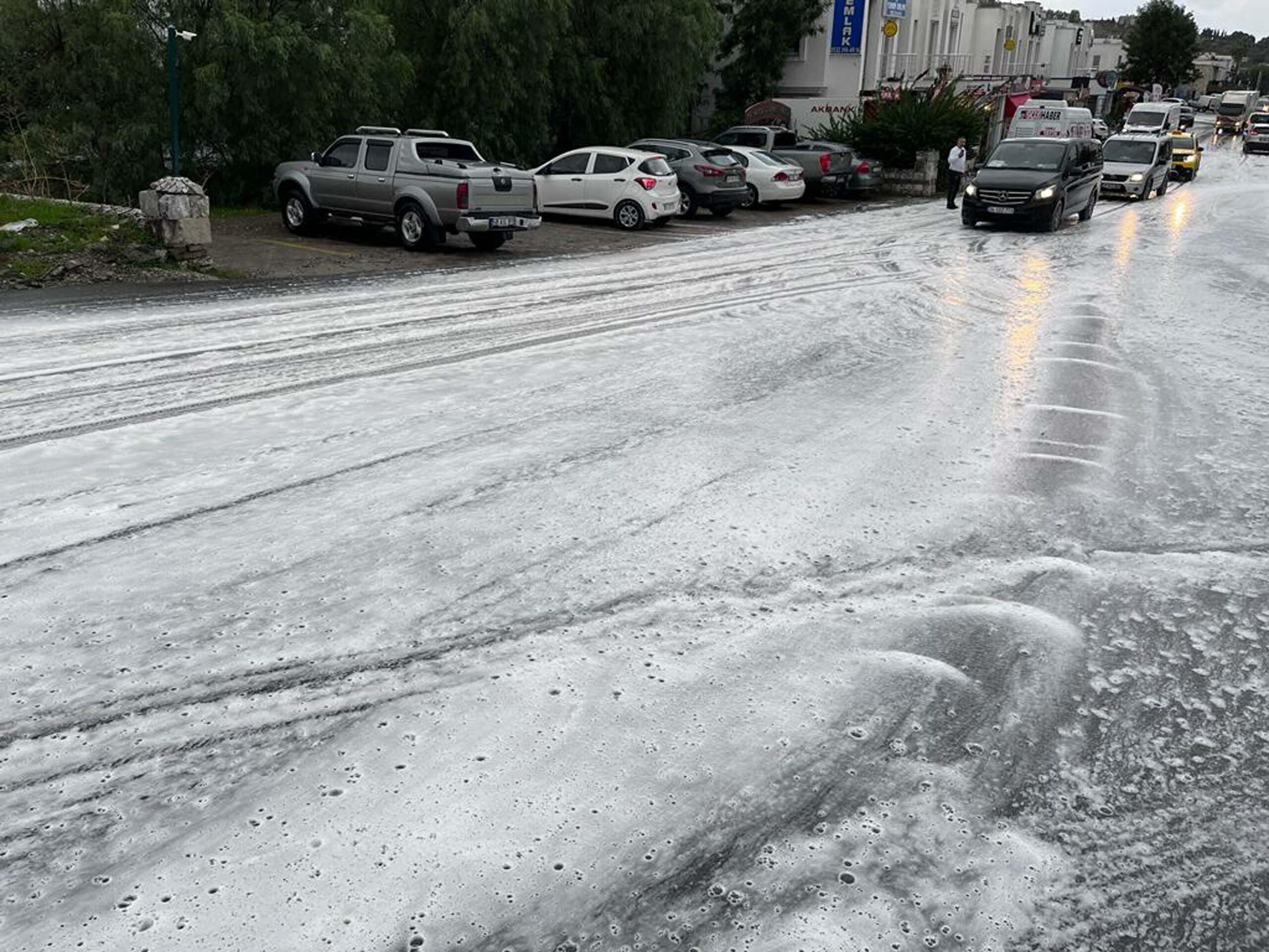 Muğla’nın Bodrum ilçesinde, geçtiğimiz gün 3 caddede görülen kimyasal köpüğün,