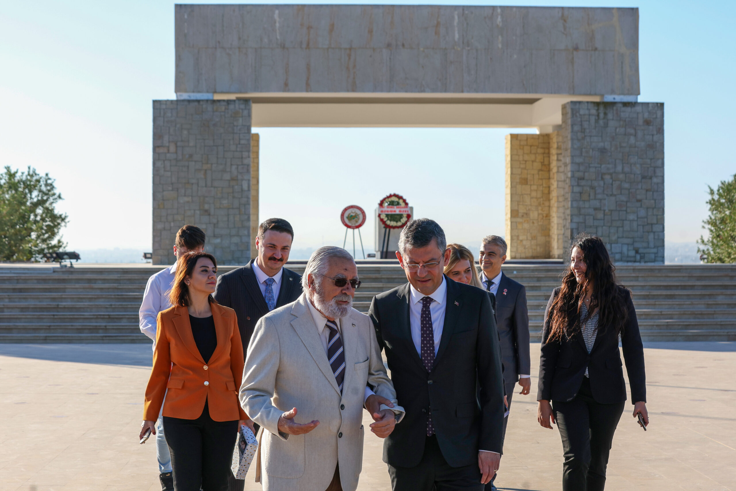 CHP Genel Başkanı Özgür Özel’in KKTC temasları CHP Genel Başkanı Özgür Özel, Kuzey Kıbrıs Türk Cumhuriyeti Kurucu
