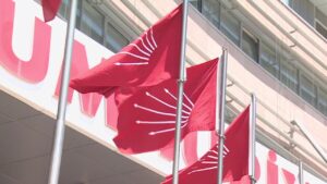 CHP’de 38. kurultay için genel başkan adayları imza toplamaya devam