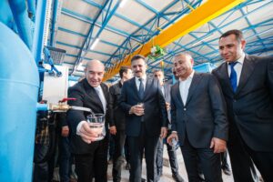 Dikili’de yaşanan içme suyu sorununu çözüme kavuşturan İzmir Büyükşehir Belediyesi,