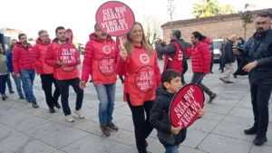 Devrimci İşçi Sendikaları Konfederasyonu (DİSK), “vergide adalet, gelirde adalet” sloganıyla