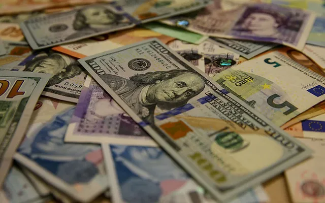 Liranın dolar ve Euro karşısındaki değeri düşmeye devam ediyor. 7