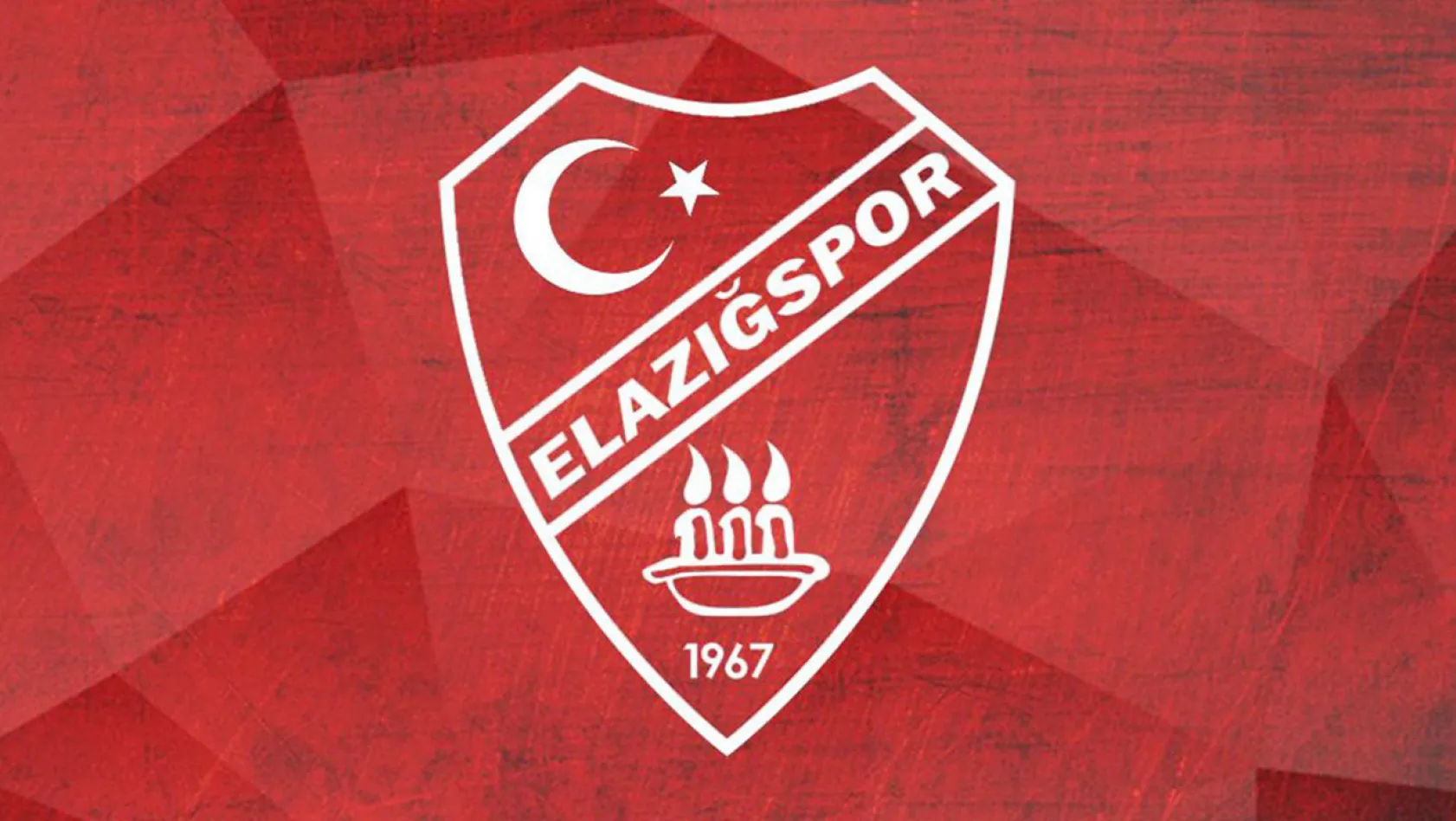 Elazığspor’un Cumhuriyet’in 100. yılını özel olarak kutlamak için ürettiği tişörtler,